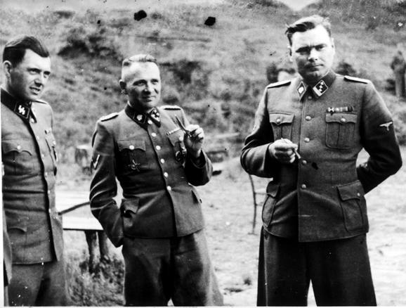Josef Menguele, Rudolf Höss y Josef Kramer en Auschwitz.