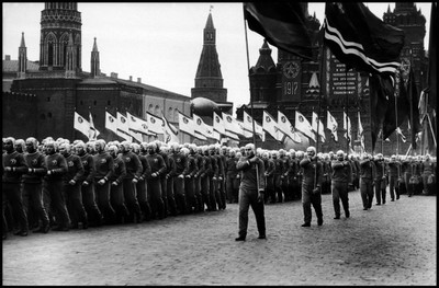 MOSCÚ: DESFILE EN EL 40º ANIVERSARIO DE LA REVOLUCIÓN BOLCHEVIQUE