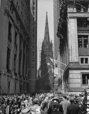 CELEBRACIÓN EN MANHATTAN DEL FIN DE LA SEGUNDA GUERRA MUNDIAL