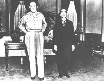 HIROHITO Y MACARTHUR