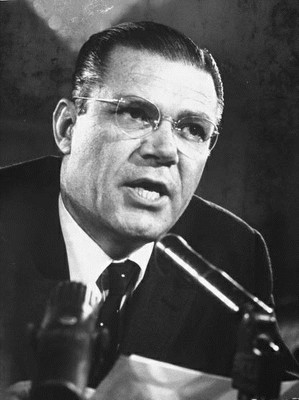 ROBERT MCNAMARA (1916-2009)